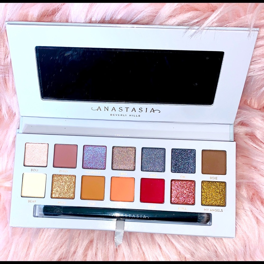 Anastasia Beverly Hills: Carli Bybel Palette